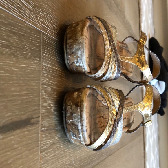 Girl’s Cat & Jack wedges - Picture 3 of 3